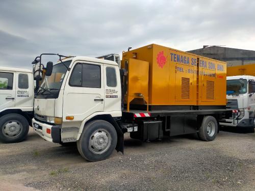 Mobile diesel generator set